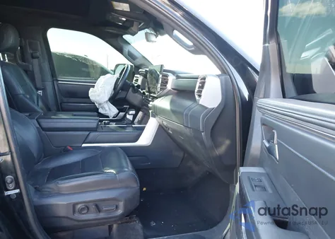 2022 Toyota Tundra Platinum z USA, uszkodzony, nr VIN 5TFNA5DB2NX008529